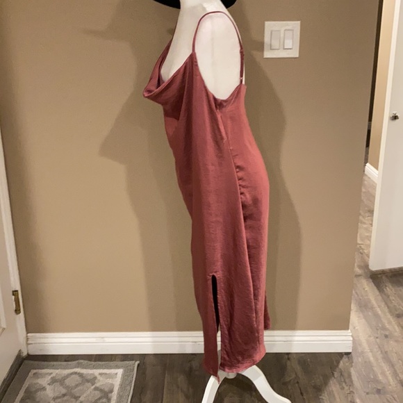 Rose satin slip dress - Picture 4 of 9